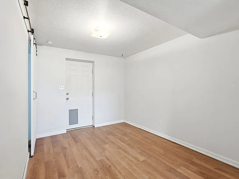 666 W 725 N — Photo 10