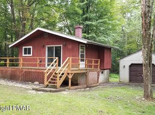 219 Rock Ledge Dr, Cresco, PA 18326