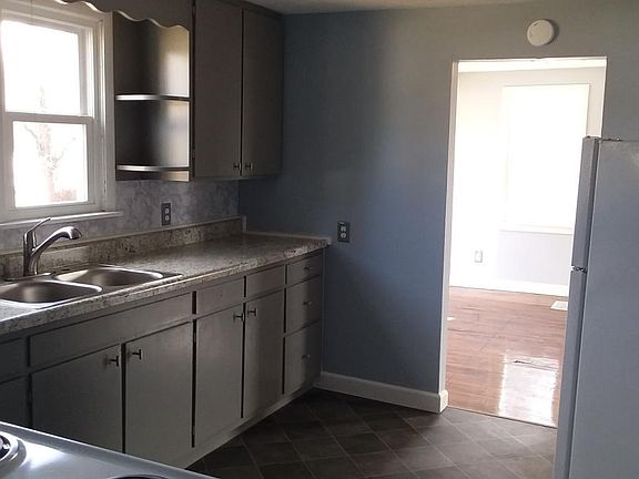 3rd image of 110 E Columbus Ave