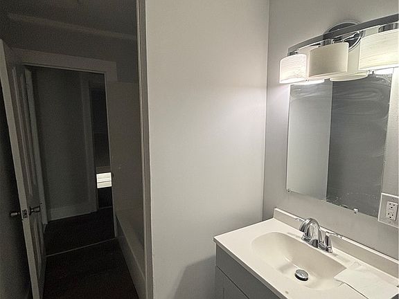 5th image of 622-632 Lewis St #624