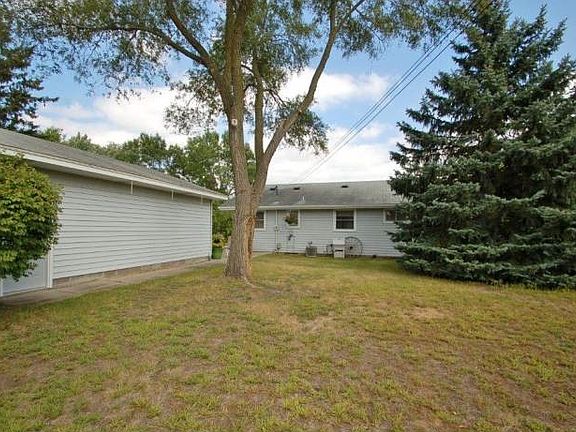 4th image of 11600 N Heights Dr NW