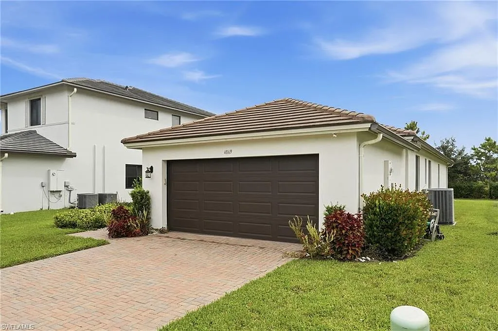 3 bed, 3.0 bath, 1903 sqft, $2,600 — Photo 4