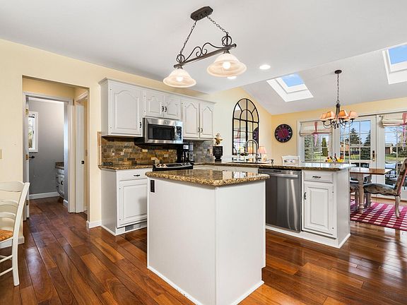 2nd image of 8645 Hawthorne Dr
