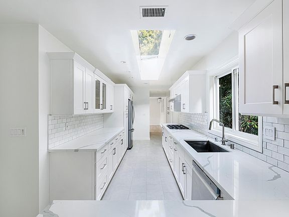 4th image of 1656 Benedict Canyon Dr