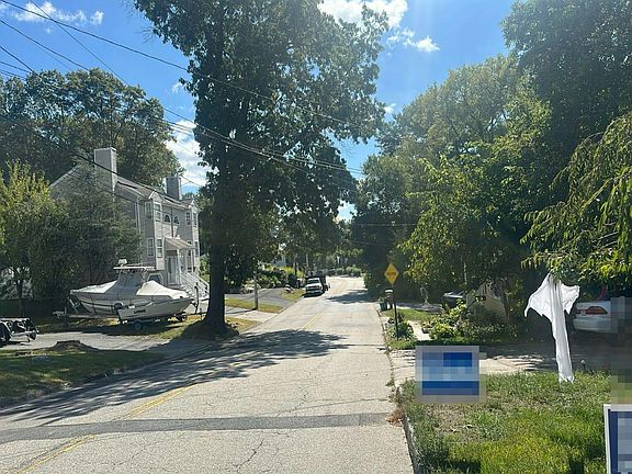 4th image of 116 Commonwealth Ave