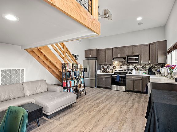 3rd image of 937 Peutz Valley Rd #D