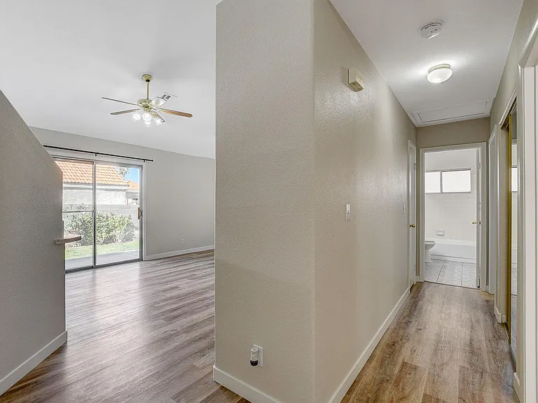 272 Spring Hills Ln — Photo 20