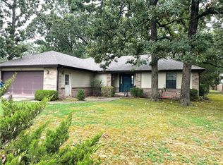 604 Cherokee Dr, Gentry, AR 72734