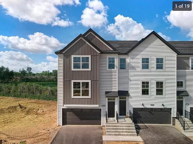 1st image of 8648 London Cir NE