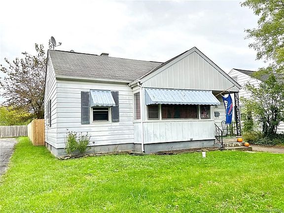 3rd image of 381 Windermere Blvd