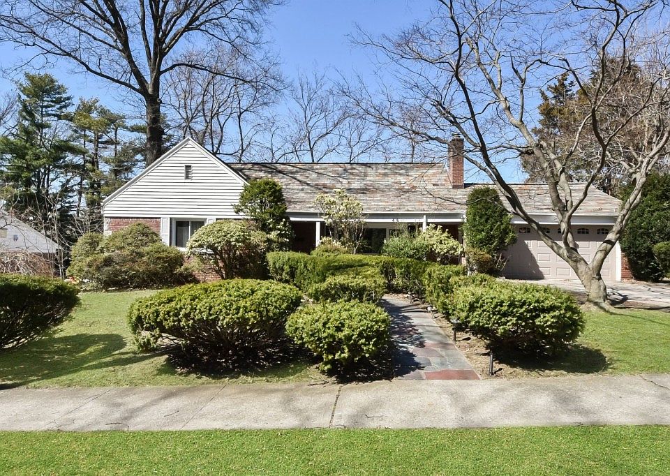 1st image of 46 Somerset Dr N