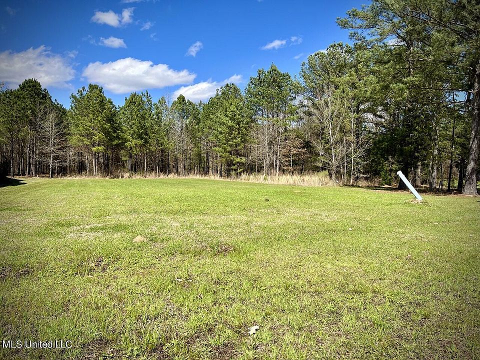 2nd image of 100 Woodcreek Rd #1