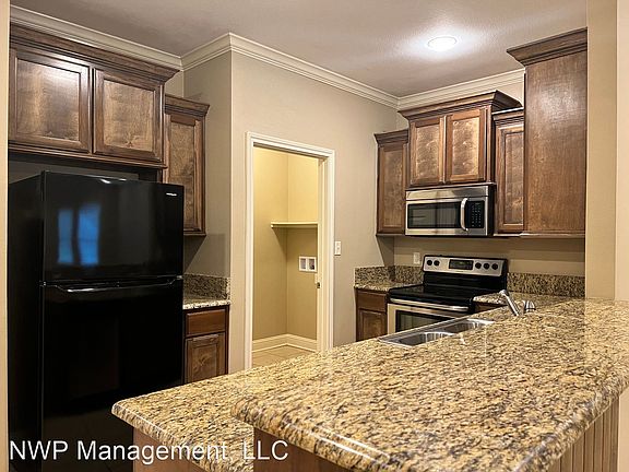 5th image of 9210 Shadow Oak Dr