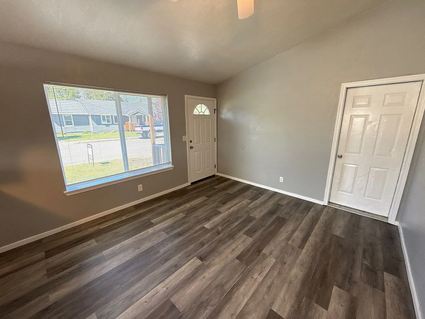 2 bed, 1.0 bath, 700 sqft, $1,545 — Photo 2