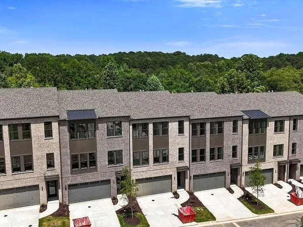 607 Red Clay Farms Ln, Suwanee, GA 30024