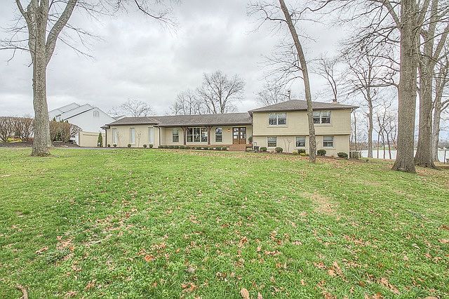 1st image of 1121 Windsor Dr