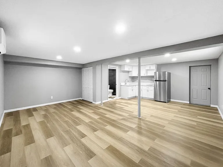 875 19th Ave S — Photo 3