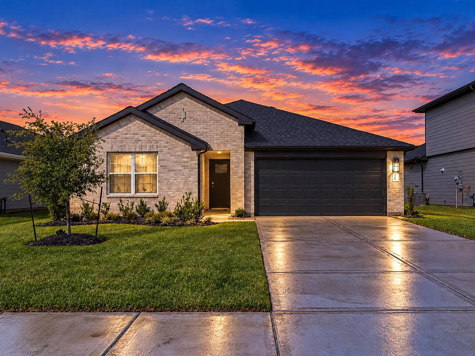 4 bed, 3.0 bath, 2221 sqft, $2,500 — Photo 1