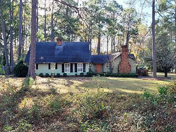 735 Golf Dr, Swainsboro, GA 30401