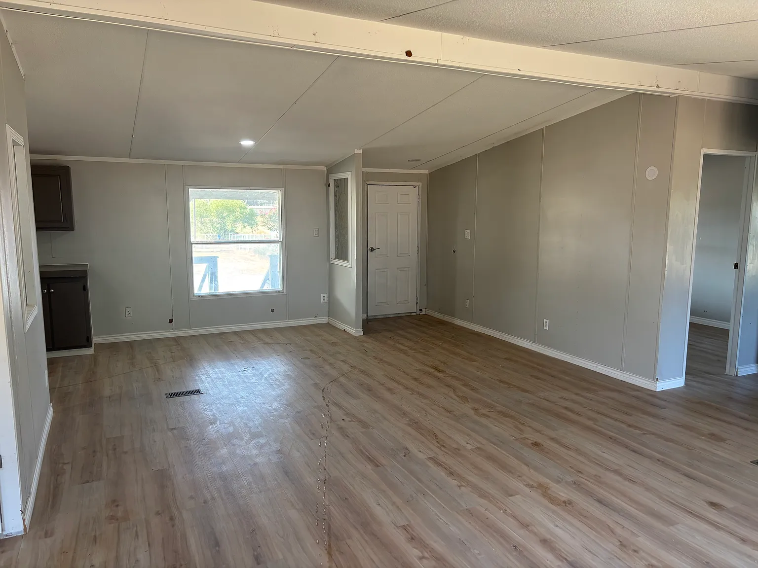 3 bed, 1800 sqft, $1,800 — Photo 4