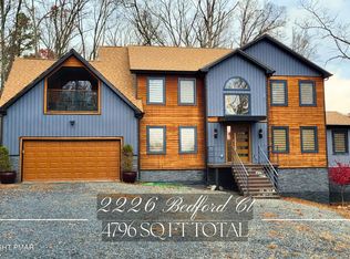 2226 Bedford Ct, Bushkill, PA 18324