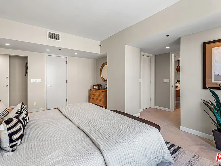 10550 Wilshire Blvd #1204 — Photo 15