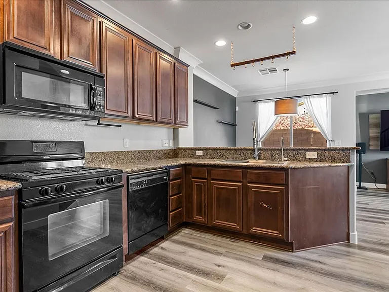 9131 Mount Wilson St — Photo 10