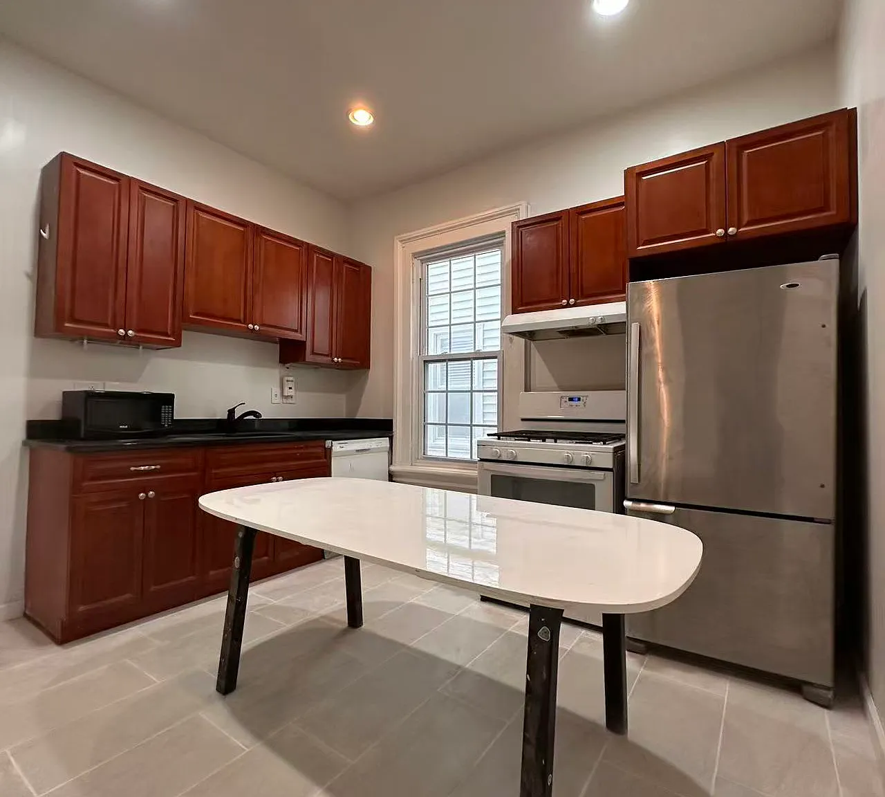 3 bed, 1280 sqft, $3,250 — Photo 4