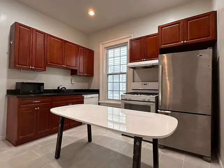 18 Eld St #1 — Photo 4