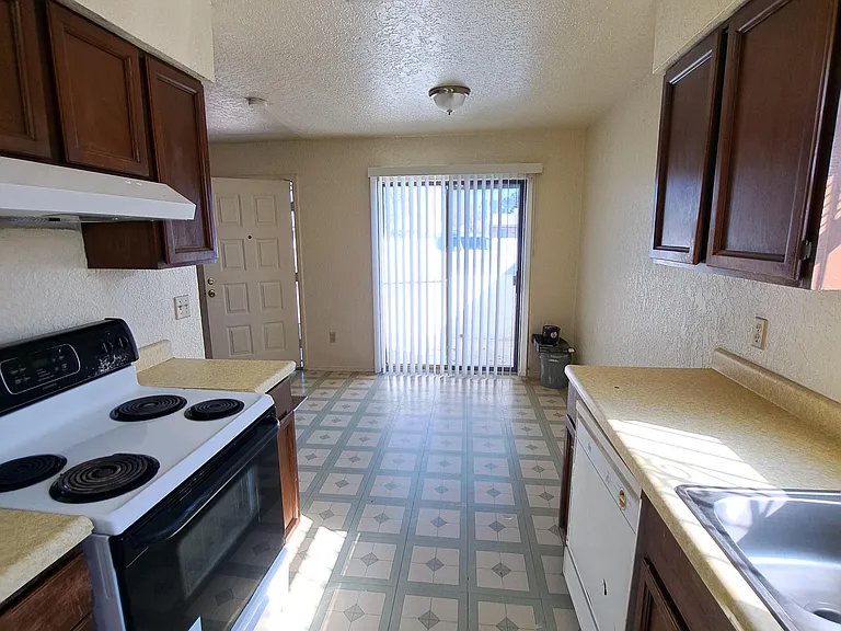 1961 Embassy Dr #A — Photo 6