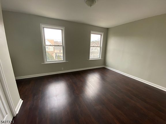 5th image of 124 Spruce St