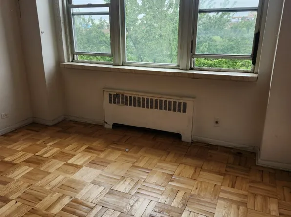 80 Knolls Crescent image 2 of 8