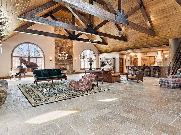 5th image of 9 Squire Ln