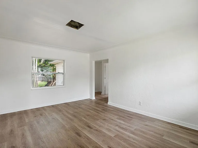 623 37th Ave S — Photo 5
