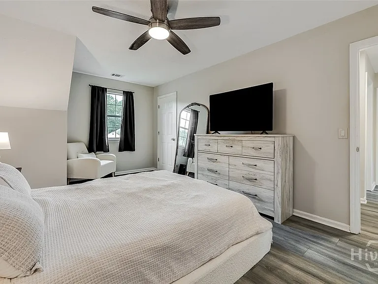 110 Embassy Ct — Photo 27