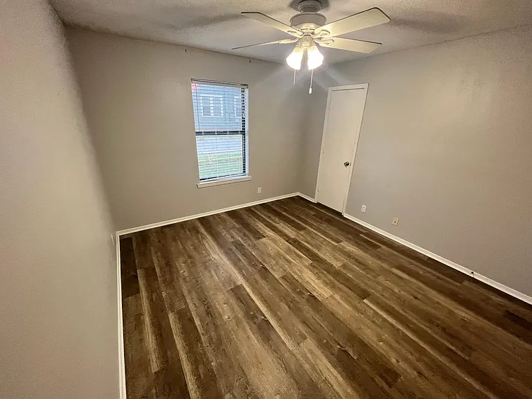 902 N Austin St #902 — Photo 16