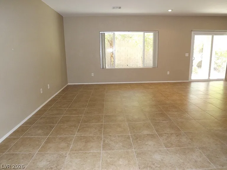 2188 Sawtooth Mountain Dr — Photo 2