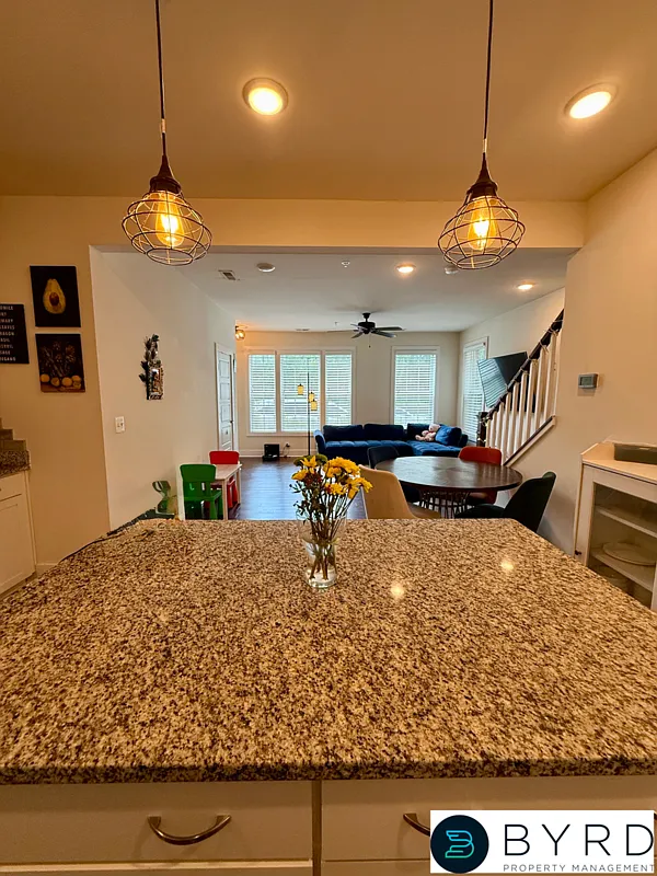 2 bed, 2.5 bath, 1570 sqft, $2,295 — Photo 4