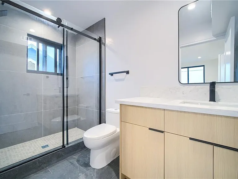616 N Mariposa Ave — Photo 11