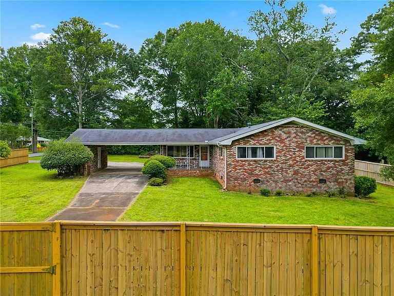 1808 Sandy Plains Rd — Photo 30