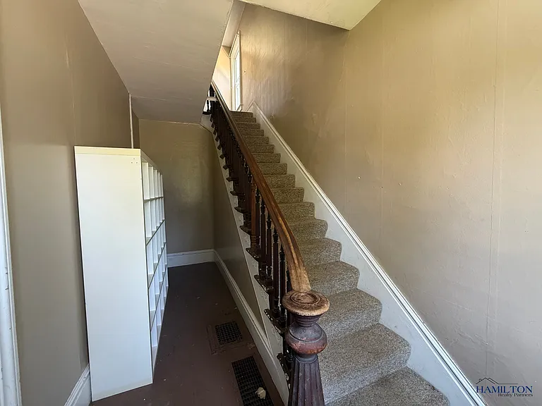 8 Montgomery St — Photo 2