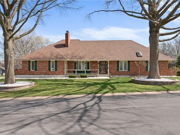 2012 NW 4th Street Pl, Blue Springs, MO 64014