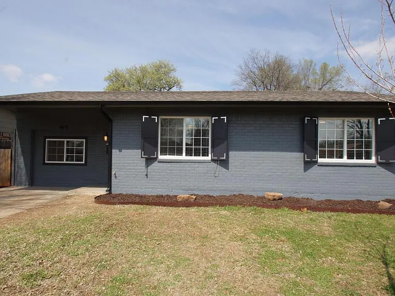 413 Winding Ln — Photo 1
