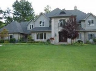 2215 Waters Edge Ct, Mishawaka, IN 46545