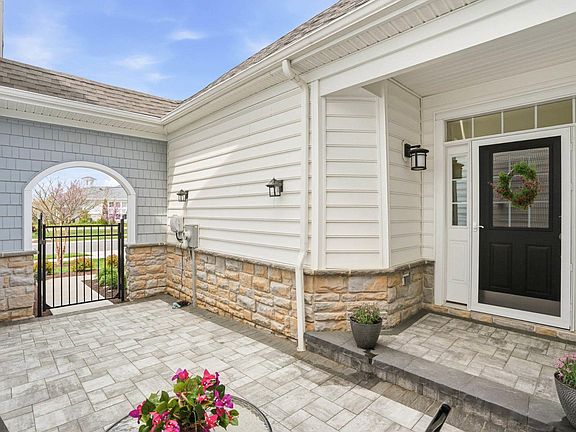 2nd image of 932 Moorings Cir