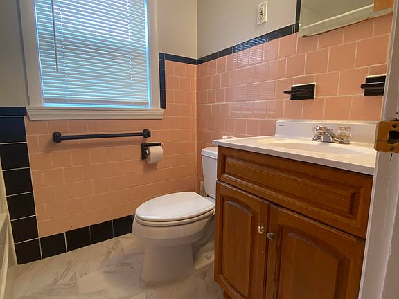 4th image of 8 Abington Ave #1L