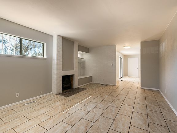 5th image of 1200 Alvarado Dr NE