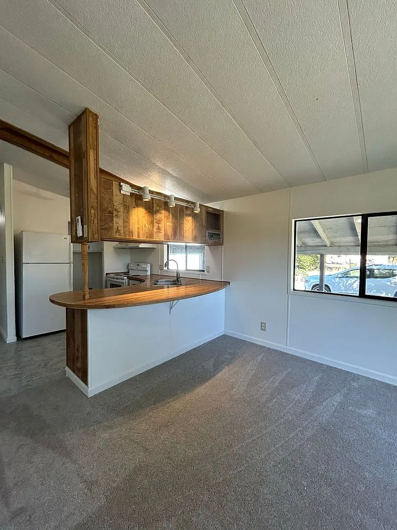 2 Bedroom 2 bath Home in Dairyville — Photo 4