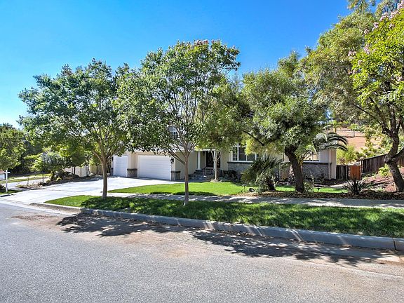 2nd image of 3814 Meadowlands Ln