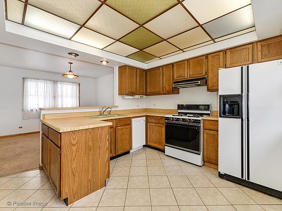 4th image of 4026 N Ozark Ave